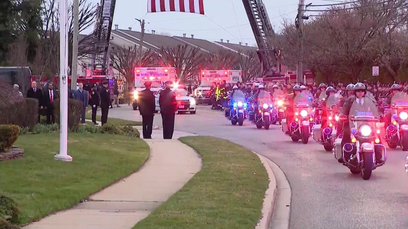 Story image: Procession brings body of fallen NYPD officer back to Long Island    