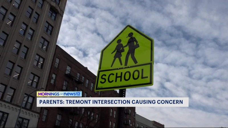 Story image: Bronx parents call for crossing guard to be placed at Tremont schools following traffic threats