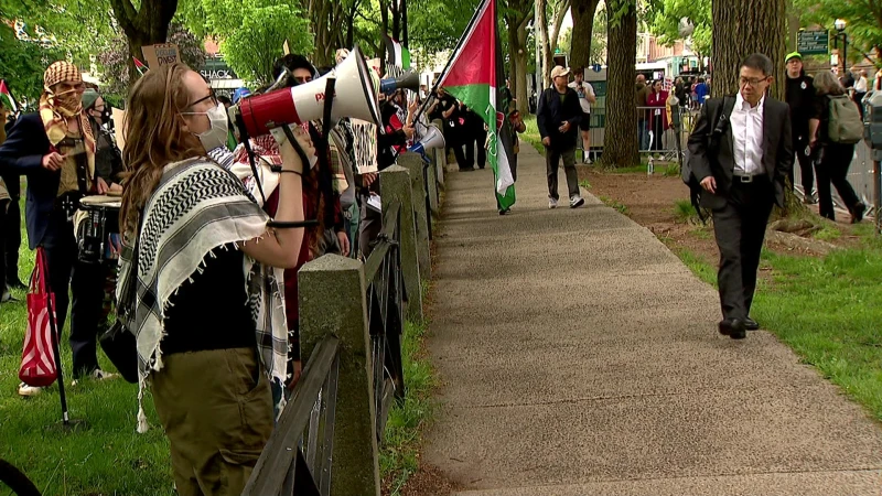 Story image: Pro-Palestinian protesters call for ceasefire before Yale’s 323rd commencement