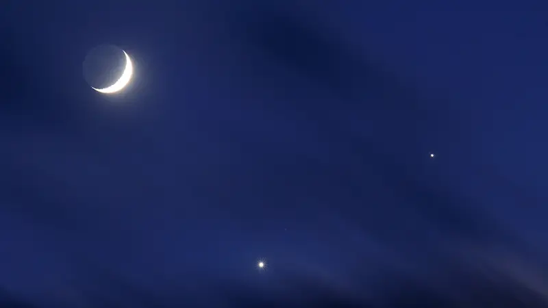Story image: Moon joins parade of planets this week
