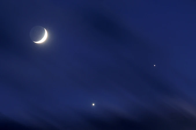 Story image: Moon joins parade of planets this week