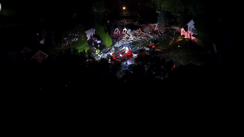 Story image: Univision 41 News Brief: Explosión en vivienda de Nueva Jersey acaba con la vida de una persona