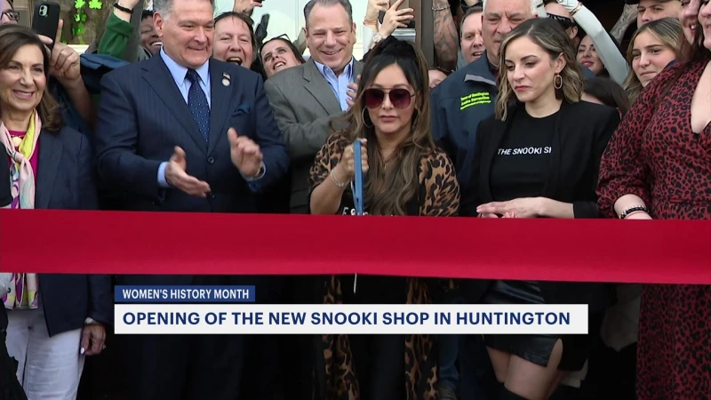 Story image: Nicole ‘Snooki’ Polizzi opens shop in Huntington