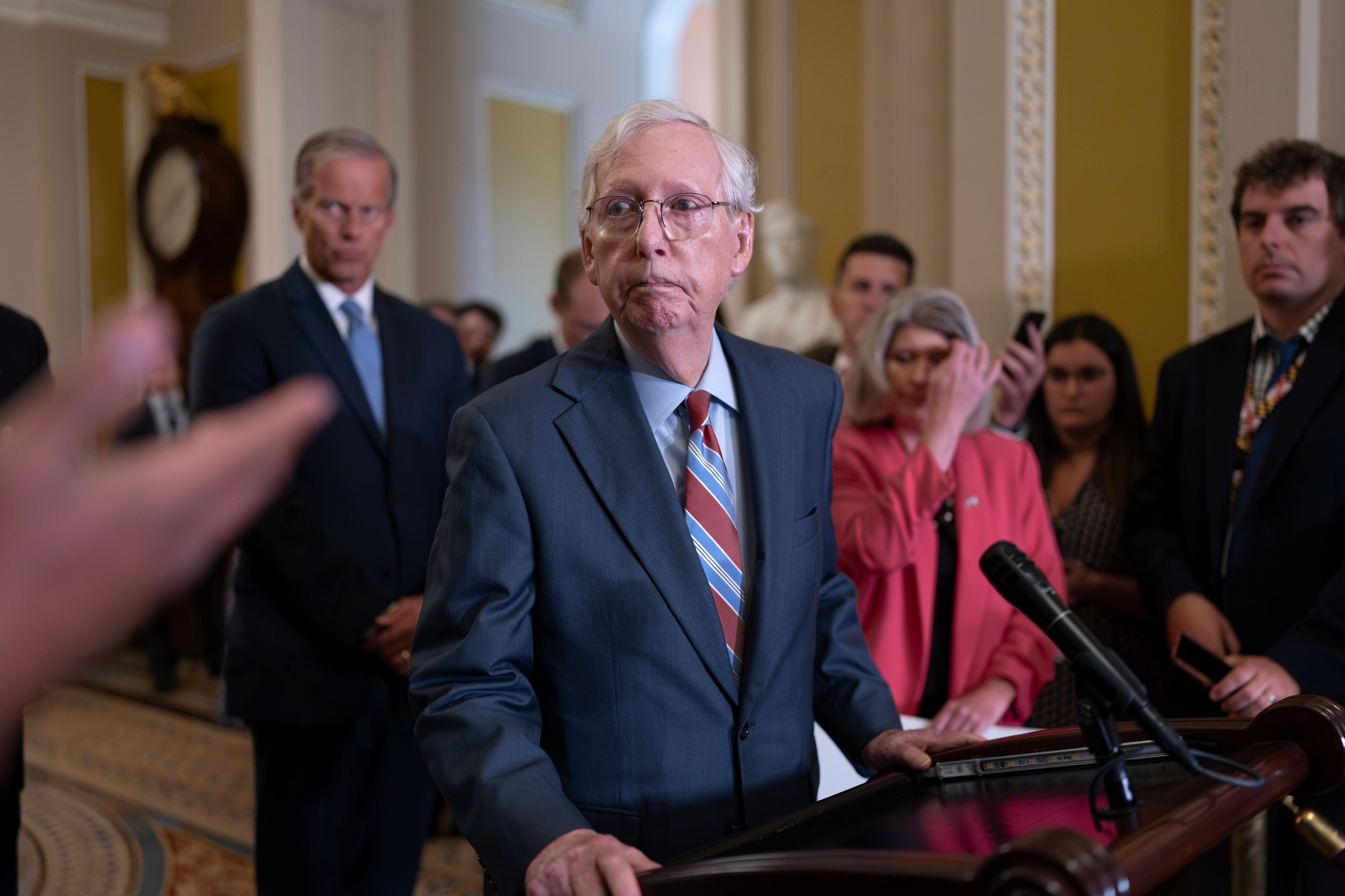 Mitch McConnell freezes up at presser