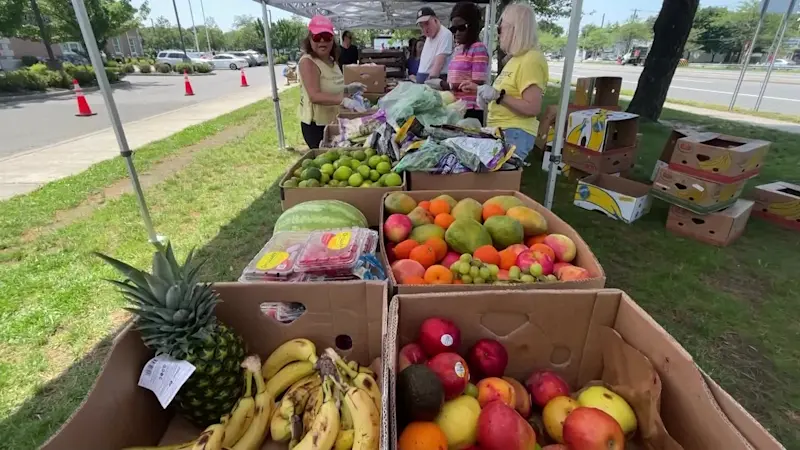 Story image: LI food banks report immigrants avoiding food pantries due to ICE fears