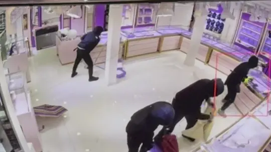 WoodbridgeJewelryStoreRobbery2_2026-08-09-17-56-45