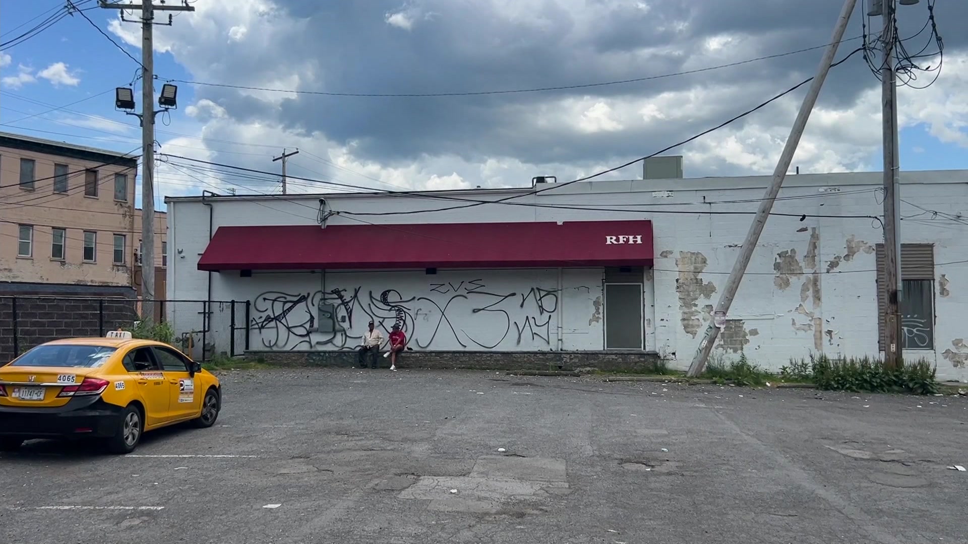0528funeralhomegraffiti_2026-05-28-17-06-52