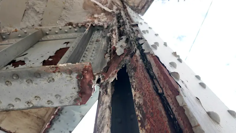 Story image: EXCLUSIVE: Pigeon droppings, corroded columns and safety concerns highlight Nassau Comptroller report on LIRR Stations