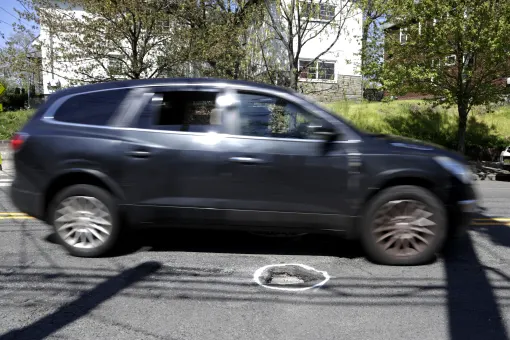 Guide: Tips for avoiding car damage from potholes