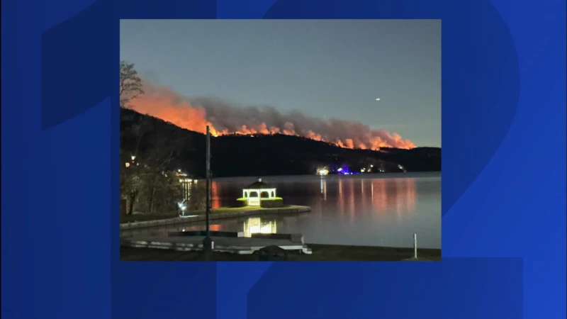 Story image: Overnight rain brings some help to Hudson Valley wildfires, but flames rage on