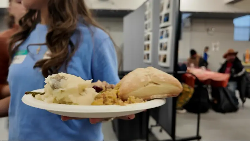 Story image: Student volunteers spend Thanksgiving feeding North Brooklyn community 