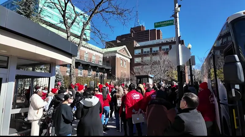 Story image: Nurses rally against cuts at Montefiore Moses