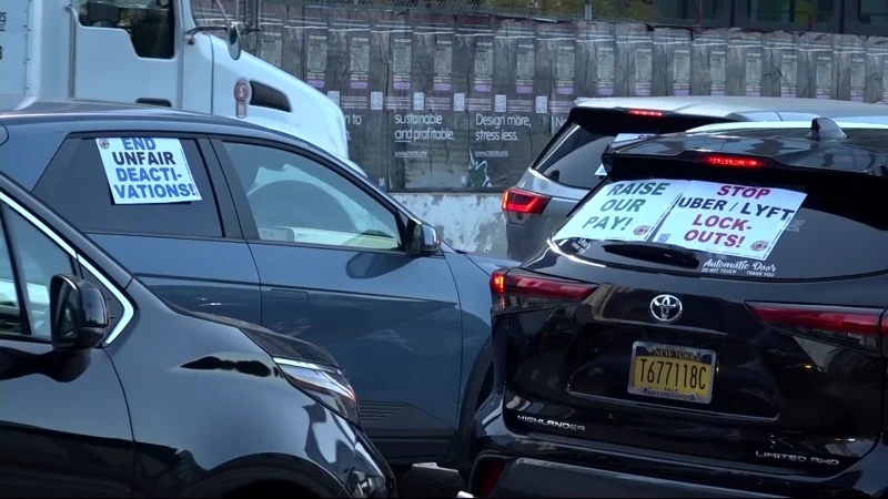 Story image: Rideshare drivers honk horns across Lower Manhattan in support of job security bill