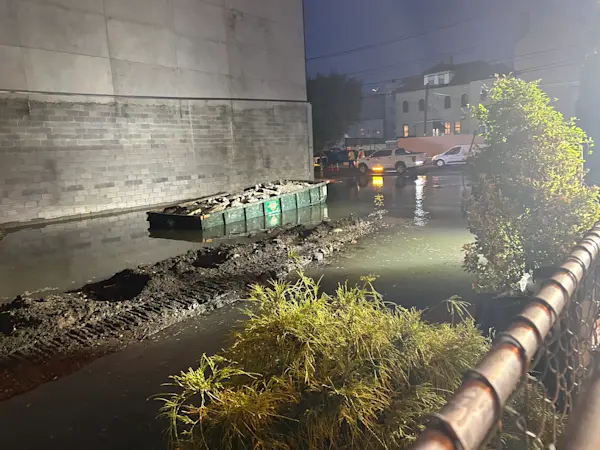 Story image: Crews work to repair 10-inch water main break in Hoboken