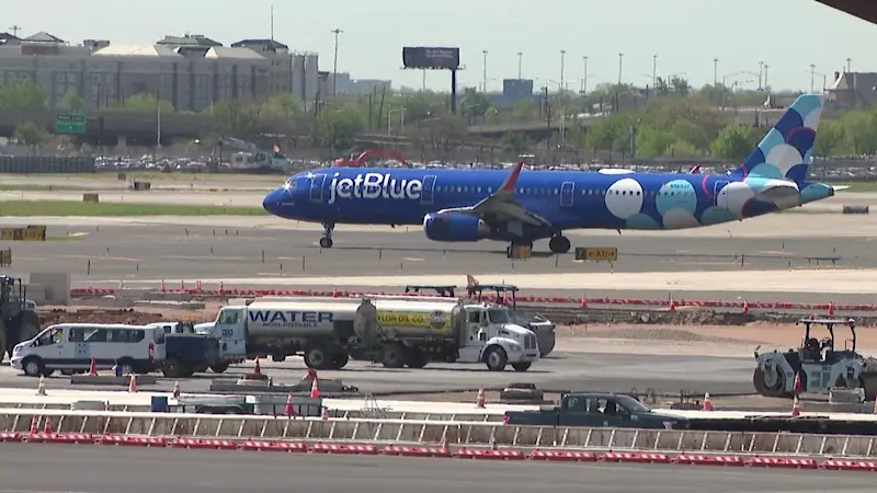 Story image: FAA issues interim order to reduce flight arrival, departure rate at Newark airport