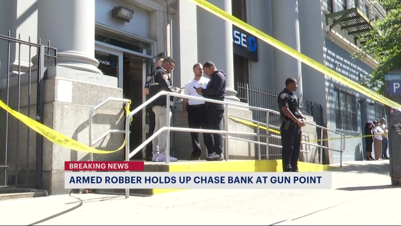 Story image: Police: Man holds up Chase Bank at gunpoint in Bed-Stuy