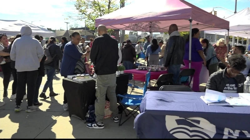 Story image: Northeast Bronx Community Farmer's Market in Throggs Neck aims to stamp out food insecurity