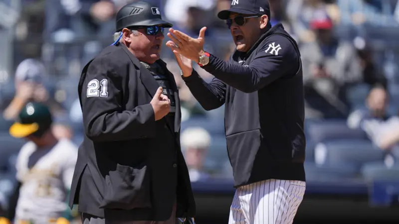 Story image: Yankees manager Aaron Boone ejected...for something a fan yelled