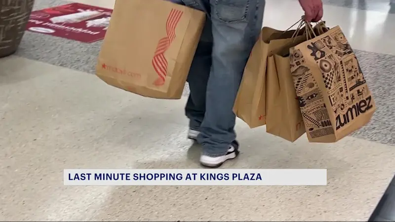 Story image: Last-minute shoppers race to cross off Christmas gift lists