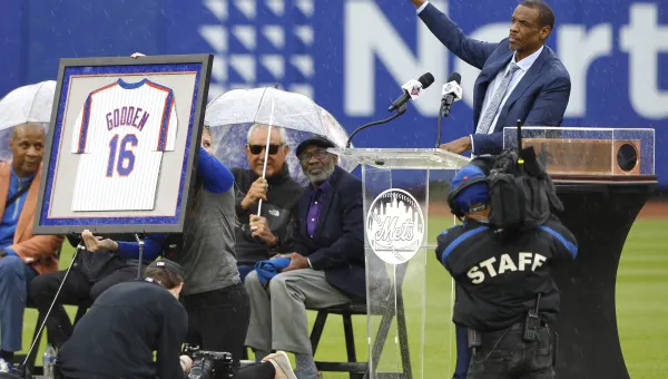 As Mets retire his No. 16, Dwight Gooden tells fans he wanted to `make things right with you guys'