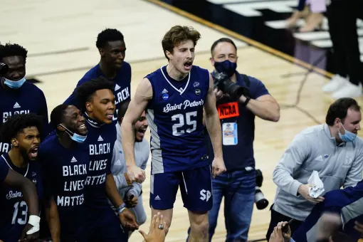 Peacock Pride! Send a congratulations message to the St. Peter's hoops team