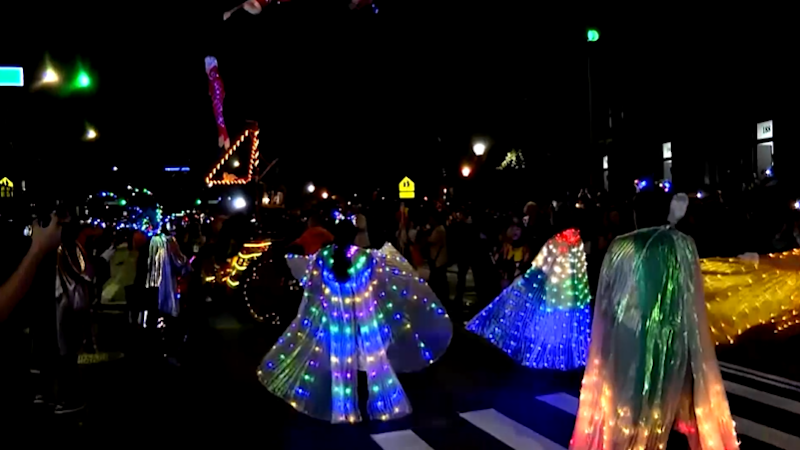 Story image: Univision 41 News Brief: Anual desfile de Halloween en Greenwich Village