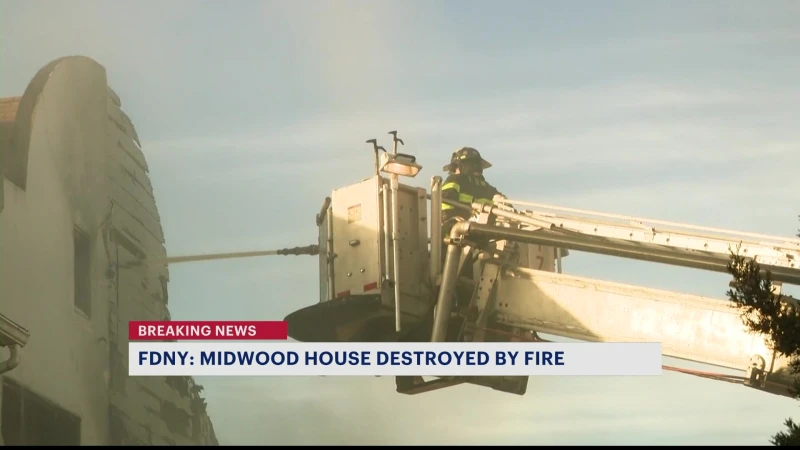 Story image: FDNY: Building catches fire in Midwood