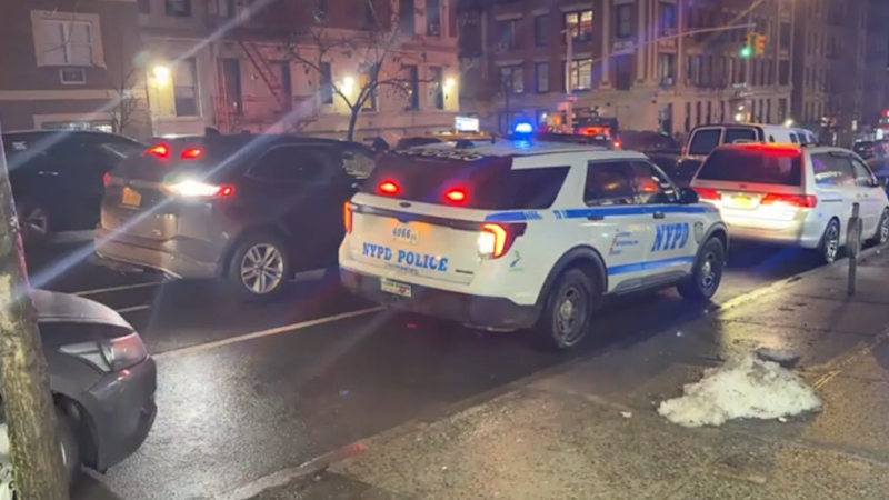 Story image: Officer attacked while confronting stabbing suspect at Fordham Road subway station