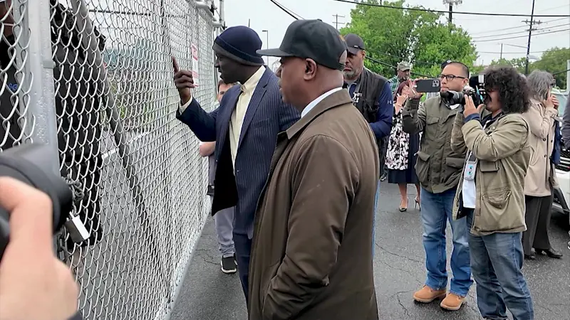 Story image: Mayor Baraka, officials make attempt to get inside Delaney Hall amid ICE detention concerns