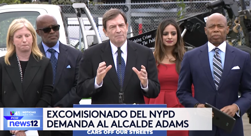 Story image: Univision 41 News Brief: Excomisionado del NYPD demanda al Alcalde Adams