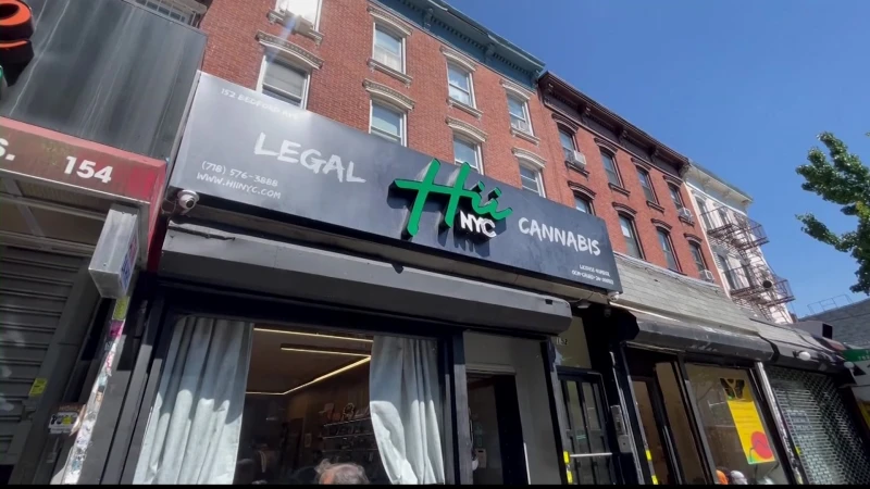 Story image: Owner of legal marijuana shop: Illegal shops close during the day and open at night to avoid inspections