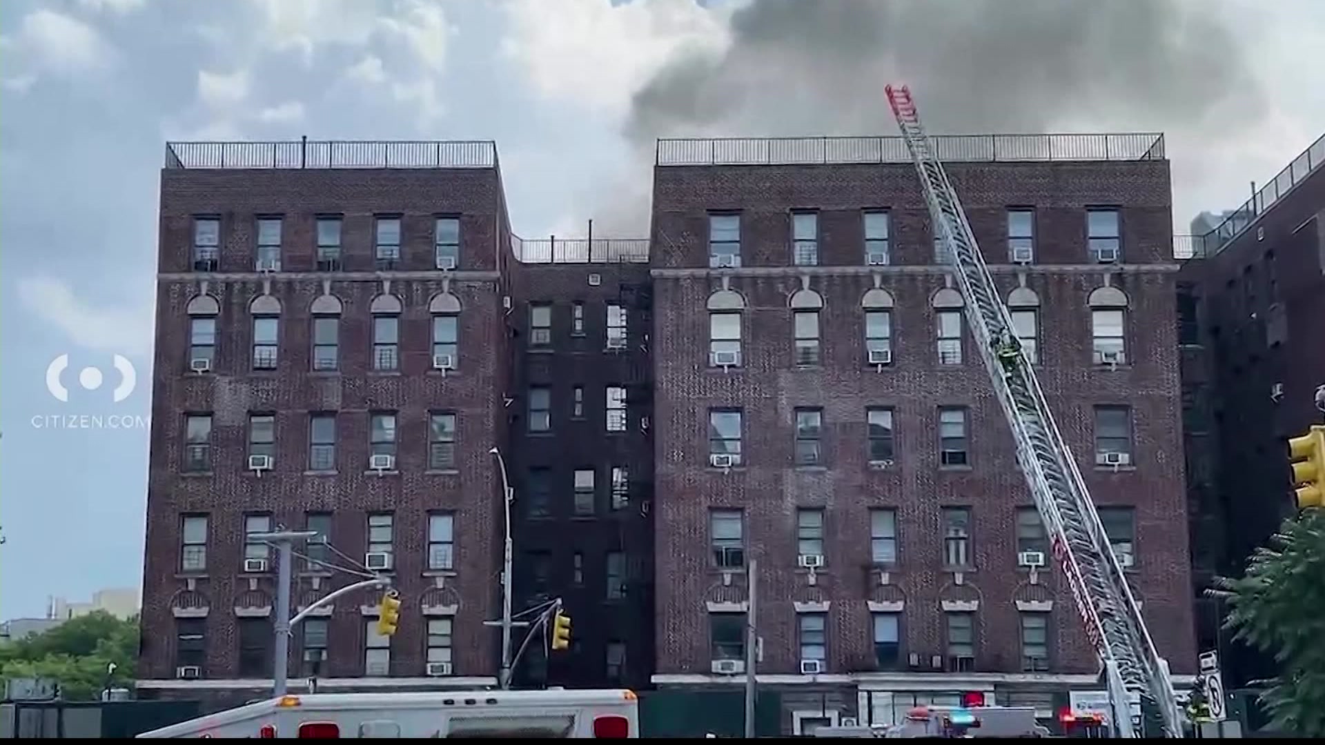 FDNY: 4 injured in fire at Morris Heights apartment building