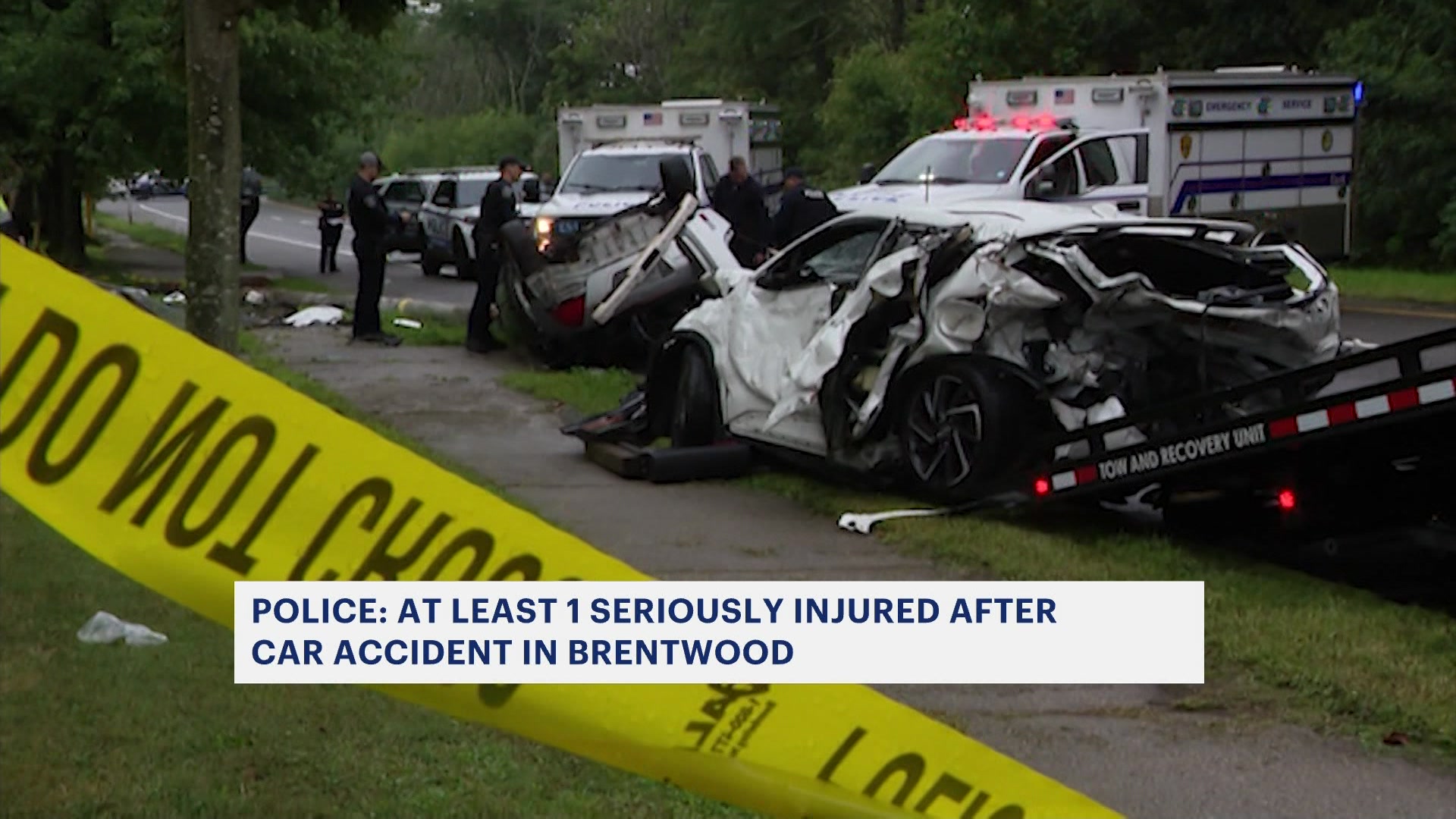 Police: 3 people injured in Brentwood car crash