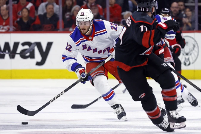 Story image: New York Rangers beat Carolina Hurricanes 5-3 to advance to Eastern Conference Final