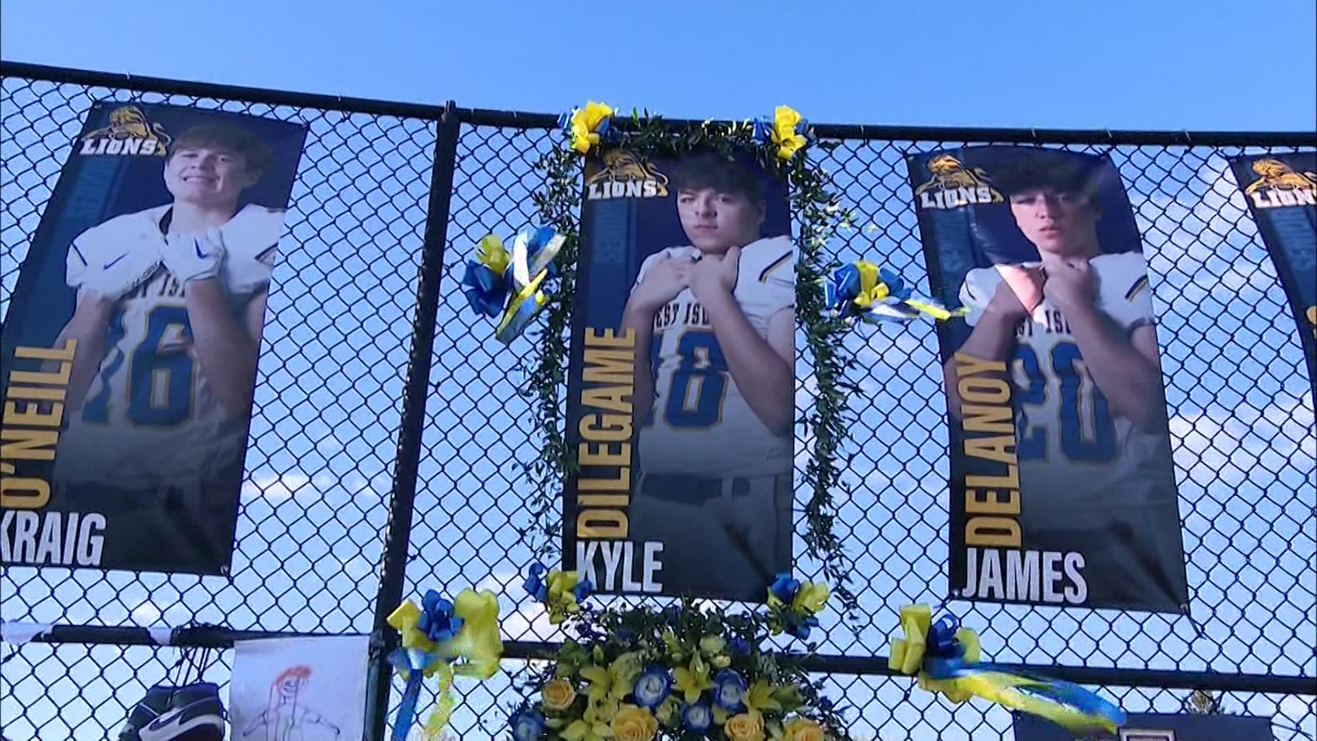 West Islip HS football team vies for county championship as it mourns