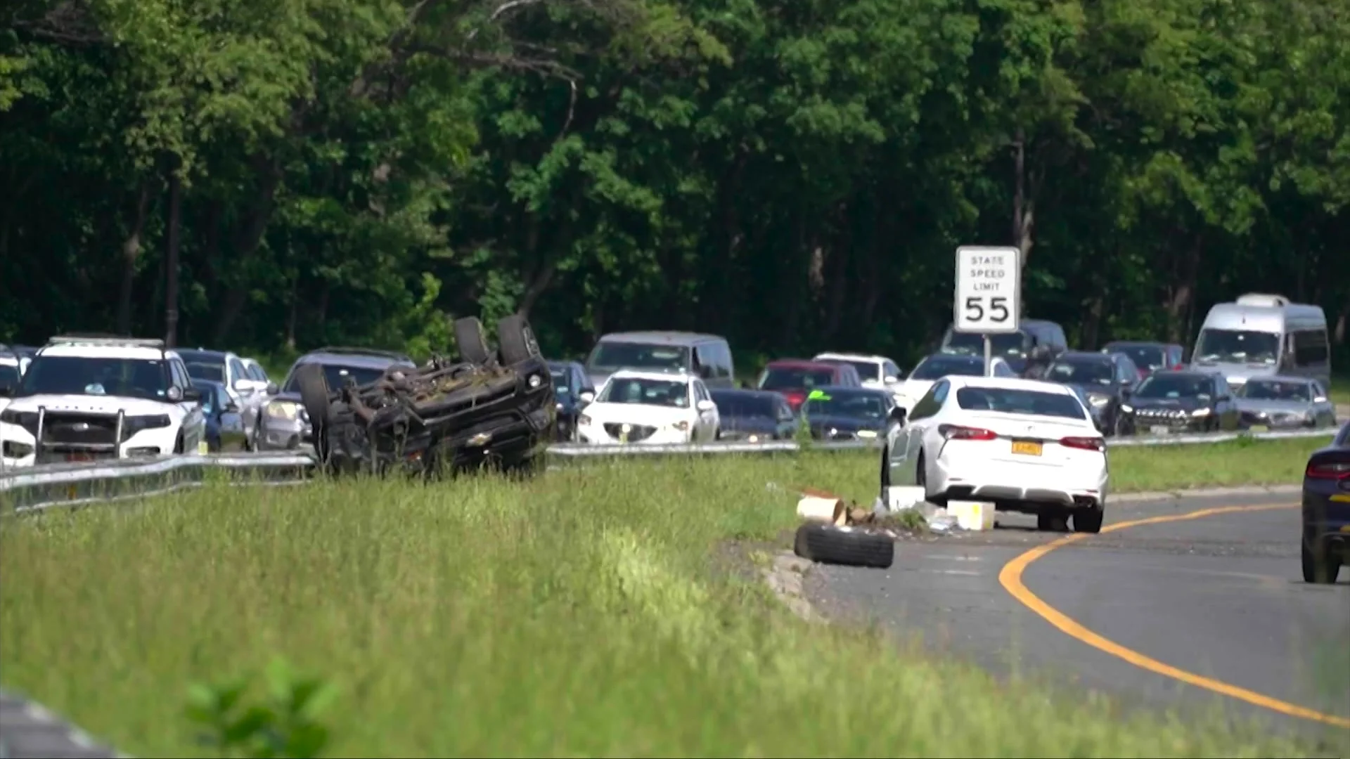 Police: Man killed in Southern State Parkway crash in North Massapequa – News 12 Long Island