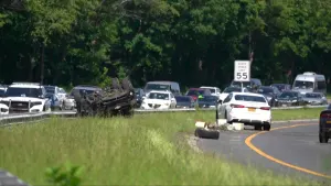 Police: Man killed in Southern State Parkway crash in North Massapequa 