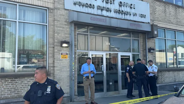 Police respond to shots fired at Brooklyn post office