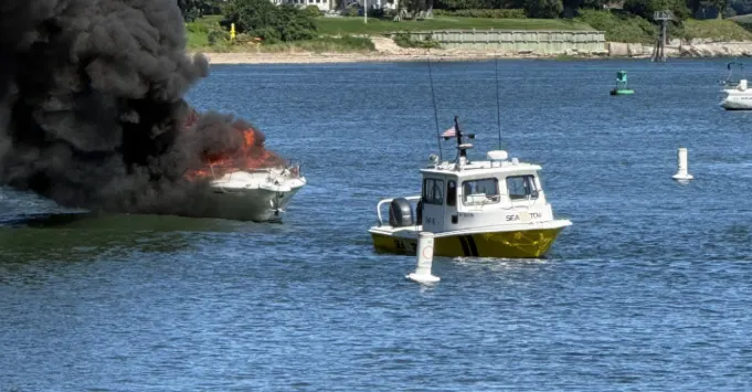 LIHuntingtonHarborBoatFireDebMurawski001.png