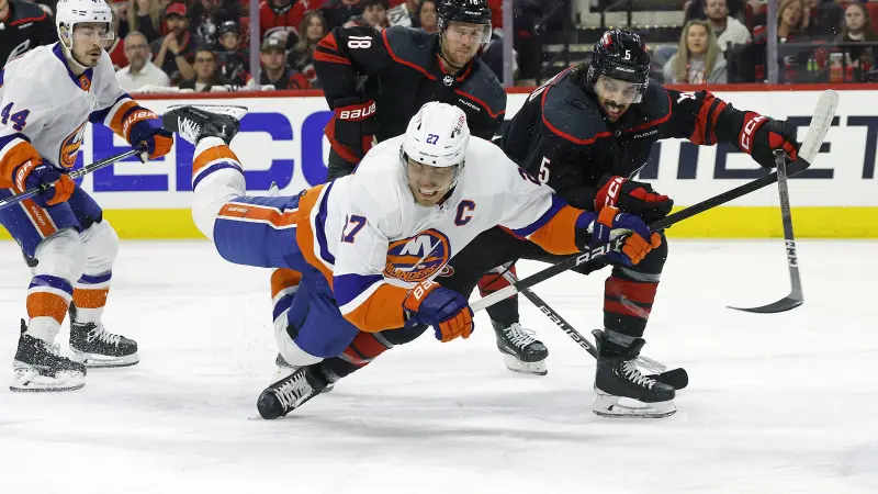 Story image: Drury, Noesen help Hurricanes beat Islanders 6-3 to clinch NHL playoff 1st-round series in 5 games