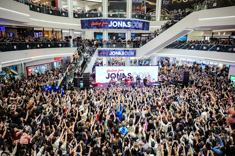 NJJonasCon003.JPEG
