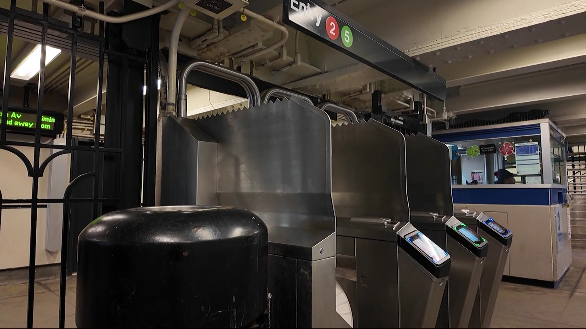 12P MTA WEEKEND LOW RIDERSHIPST_2026-04-25-12-36-39