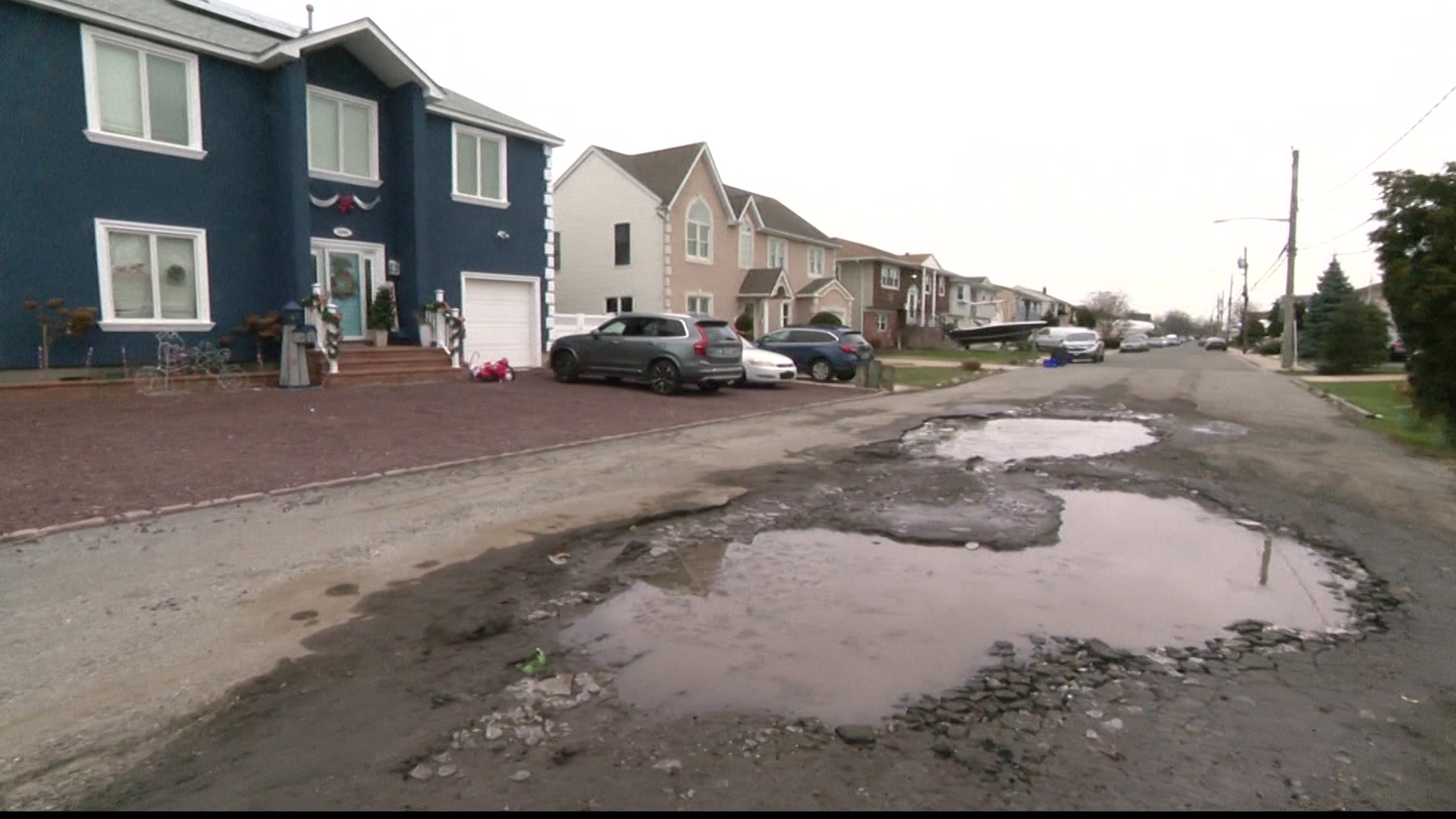 Sanitation Department Stops Garbage Pickup In Front Of Parkway Drive ...