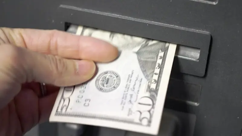 Story image: Garden City police warn of ATM 'bank jugging' theft trend