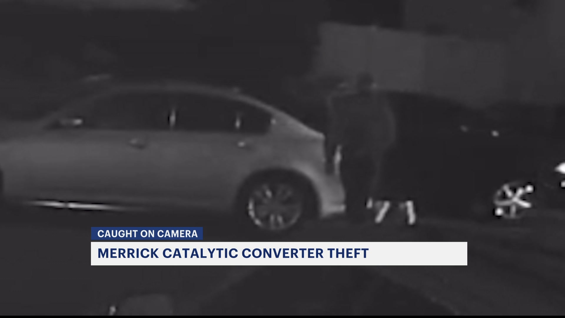 CAUGHT ON CAMERA: Suspects steal catalytic converter from car in Merrick