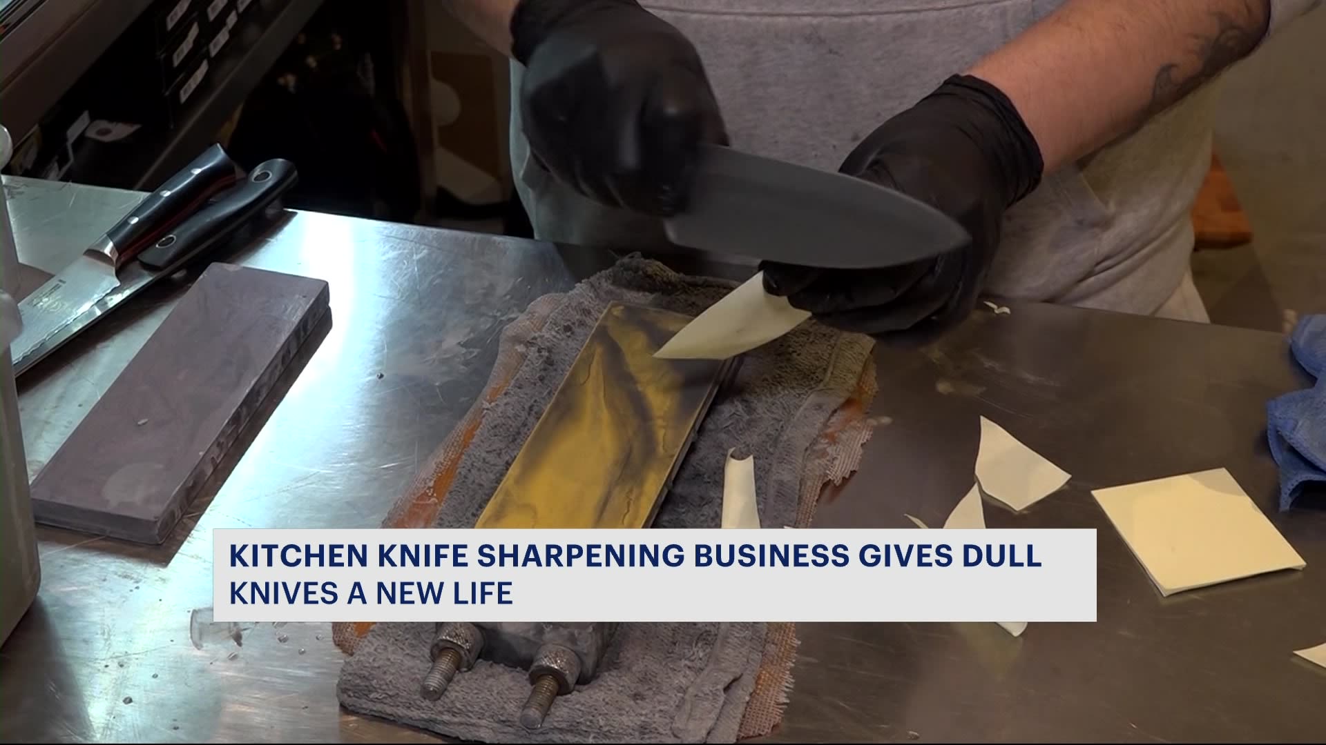 The Rolling Knife Sharpener brings new life to dull knives