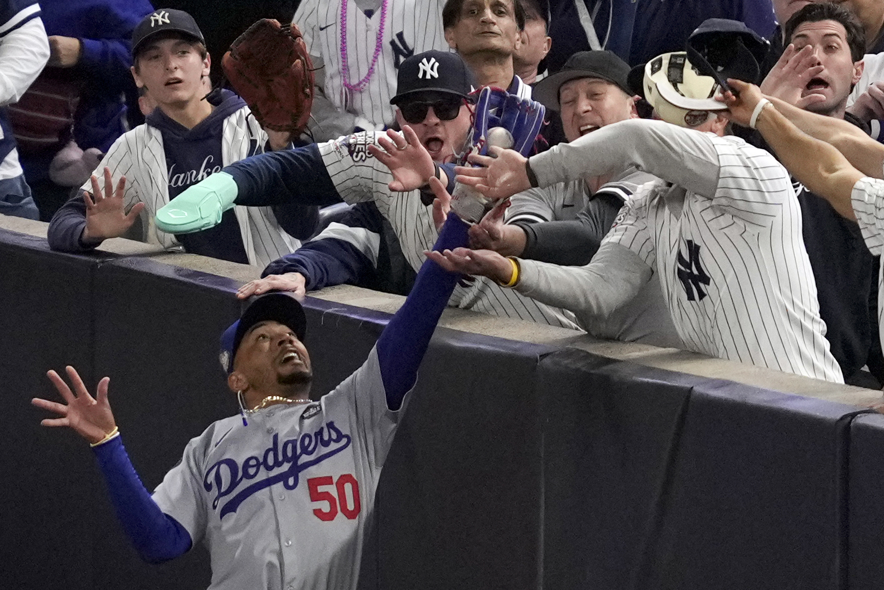 Yankee fan interference World Series
