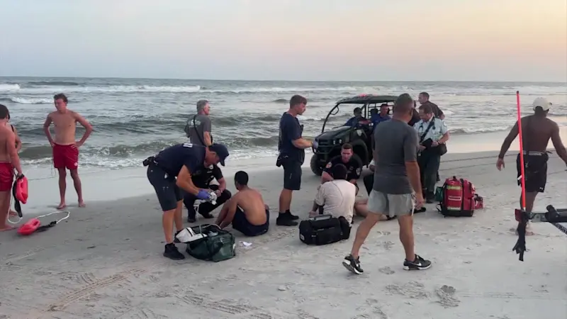 Story image: More than 8 people saved in less than 2 hours after Long Beach lifeguards went off duty