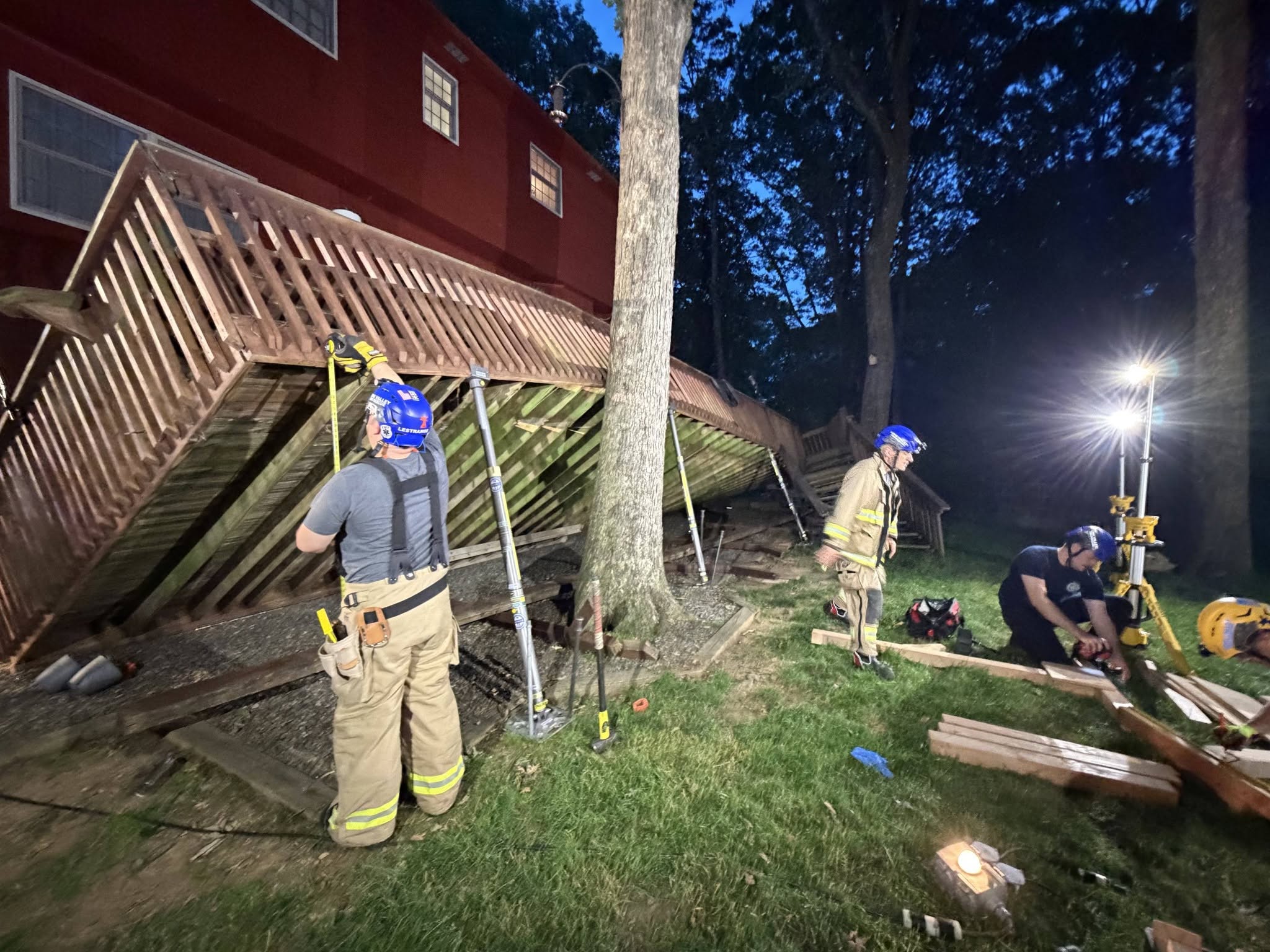 DeckCollapse3.jpg