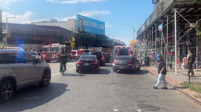 Story image: NYPD: 1 dead, 1 in custody after double shooting on Southern Boulevard